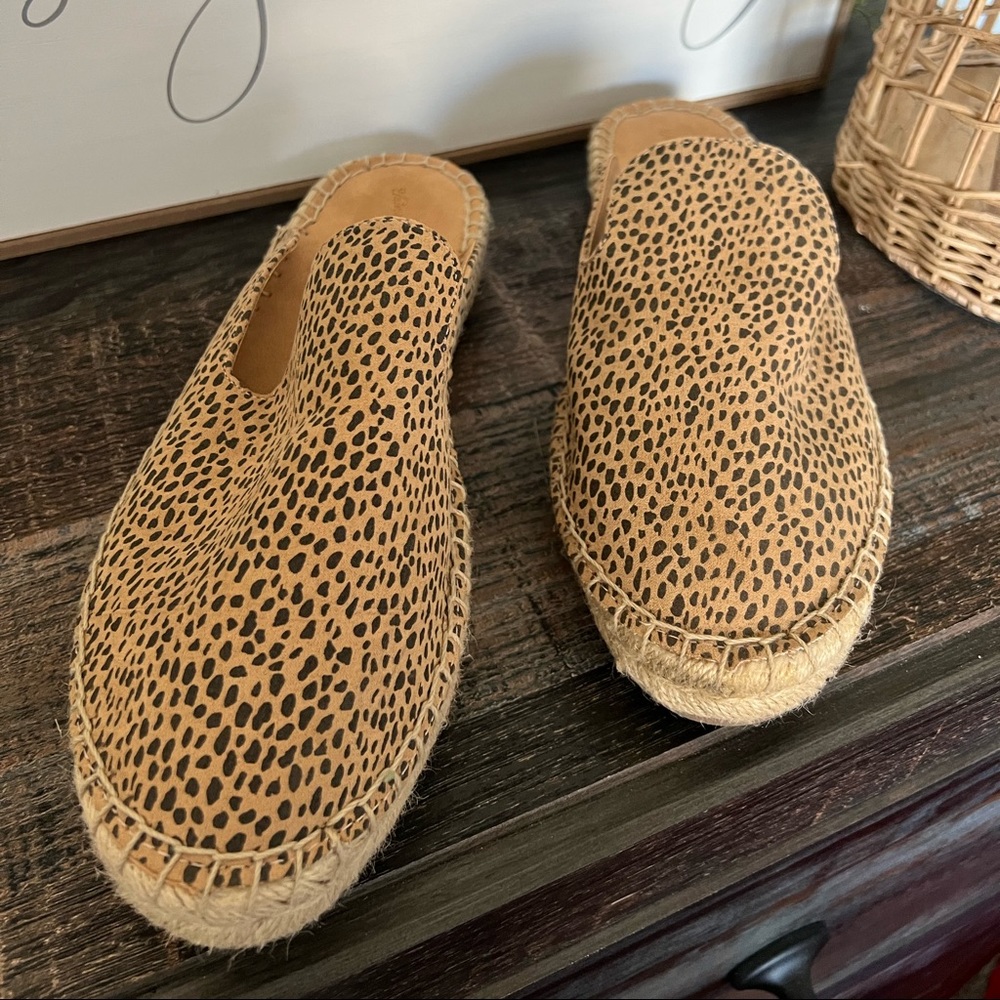Leopard print espadrilles slides